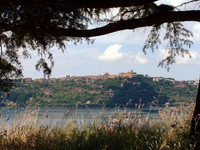 Castel Gandolfo visto dal lago